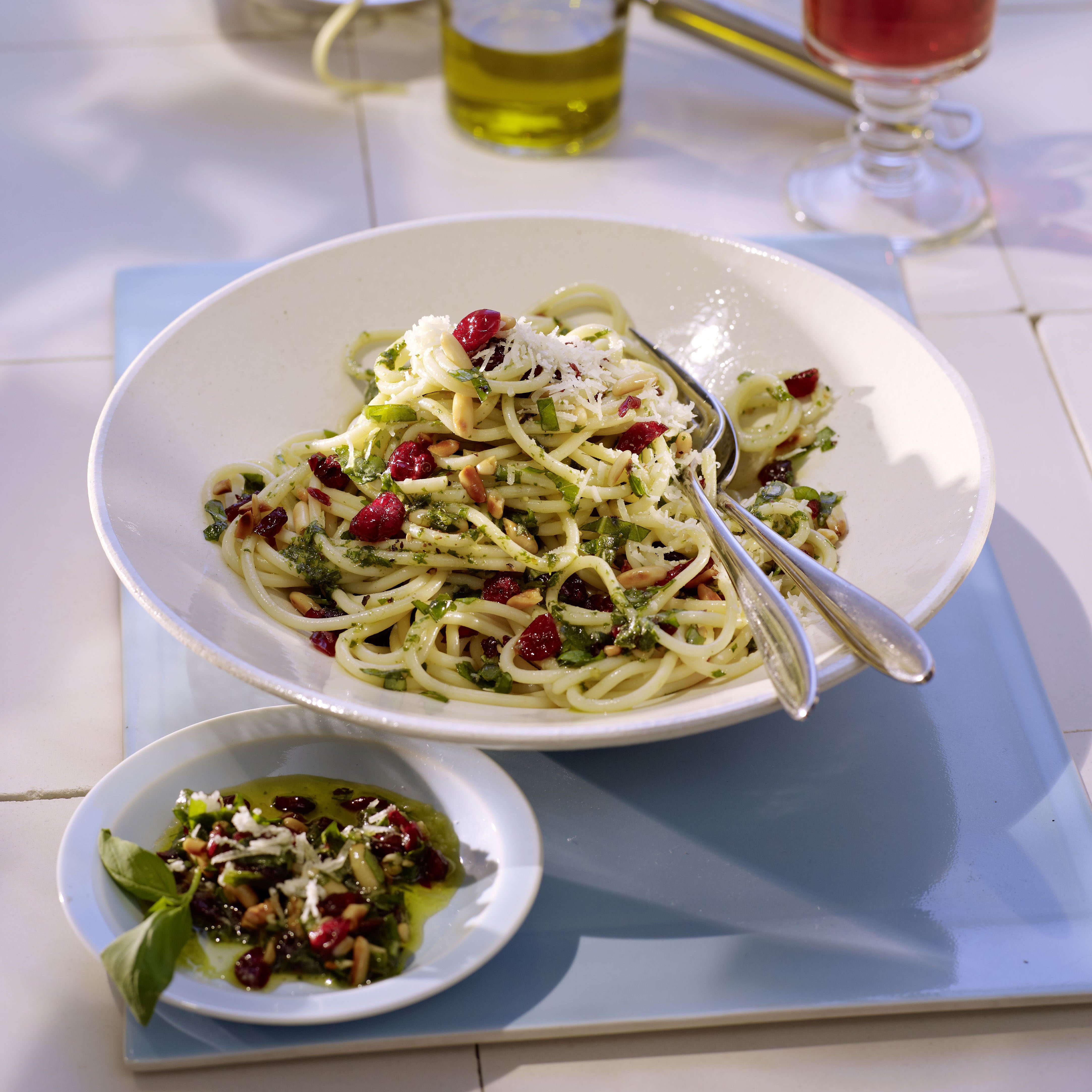 Cranberry Pesto Spaghetti with Basil » US Cranberries