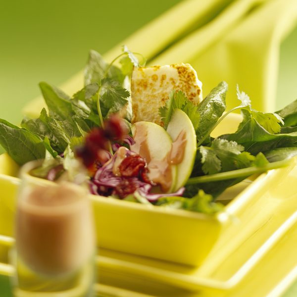 Cranberry and sesame seed dressing with spinach and apple salad