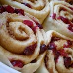 Cranberry Cinnamon Rolls with Walnuts » US Cranberries